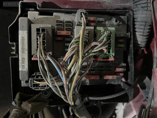 Peugeot 206 sigorta kutusu motor içi