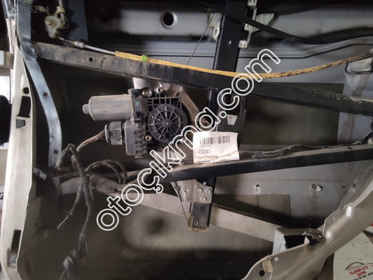 AUDİ A6 99-03 SAĞ ARKA CAM MOTORU