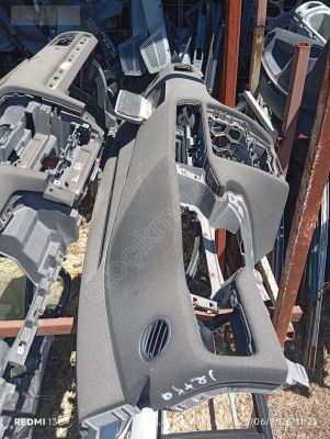 VW Jetta için Orijinal Çıkma Ön Torpido Parçası