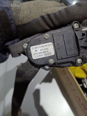 mitusbishi colt  orjinal gaz pedalı MN125792 4543000304