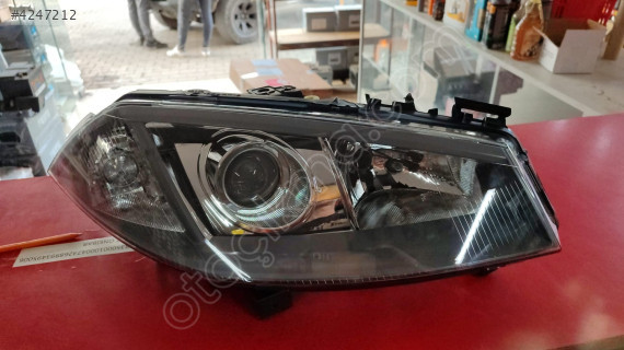 Orijinal Renault Megane 2 Sağ Ön Far - Sıfır Parça