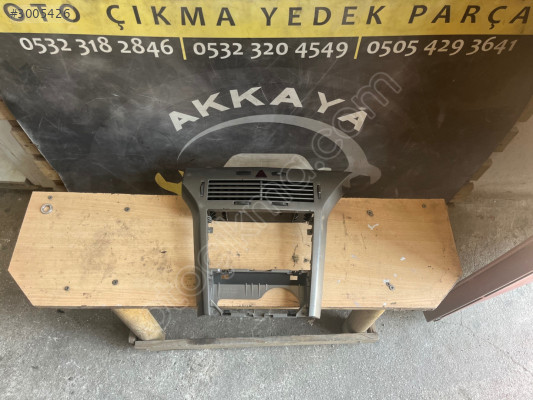 13141091 Opel Astra H Teyp Çerçevesi / Orta Havalandırma Izgarası