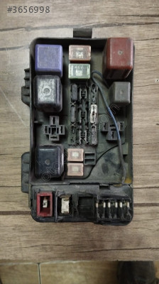 toyota coralla 1,3 sigorta kutusu