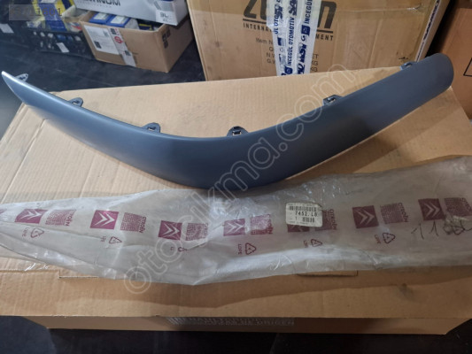 Citreon C5 ön tampon bandı sağ 7452L8