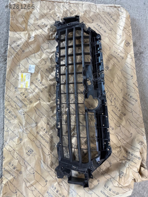 4M0807233 C AUDİ Q7 2017-22 ÖN PANJUR İÇ TAKVİYE SIFIR