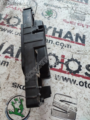 5K0953254A Passat b8 park sensörü beyni tutucu yuva
