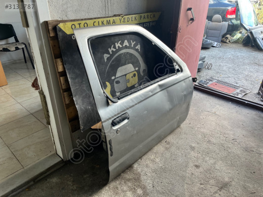 Nissan Skystar Sağ ön Kapı Çıkma Orjinal