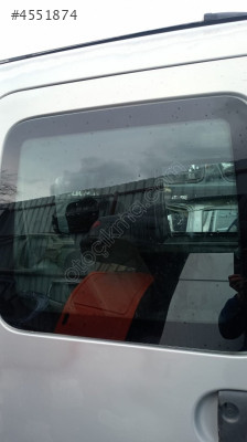 renault kangoo sağ sürügülü kapı camı