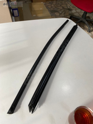 BMW 1 E87 SAĞ ÖN KAPI İÇ DIŞ SIYIRICI FİTİL (2004-2011) ORJİNAL