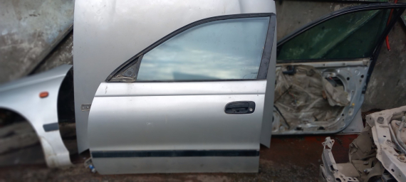 Toyota carina sol ön kapı