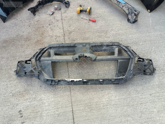 FORD TRANSİT 18 ÖN TAMPON ORTA BRAKET RK31-17E778-A