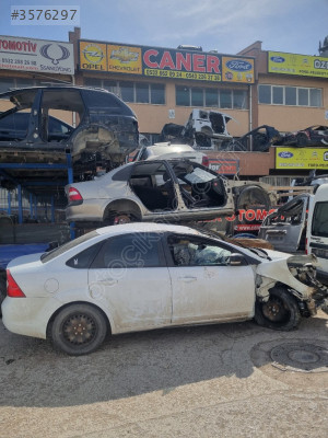 FORD FOCUS 2.5 ÇIKMA ORJİNAL SAĞ ÖN KAPI