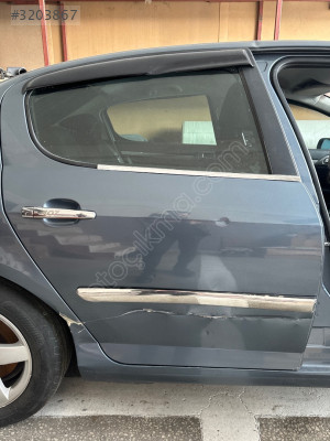 Peugeot 407 sağ arka kapı