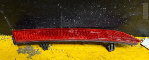Passat- B8- 14/18; Arka Tampon Reflektörü Dış Sağ