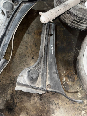 VOLKSWAGEN JETTA  ÖN CAM IZGARASI