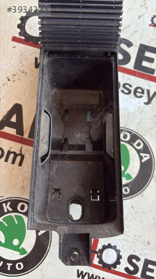 1K0862531A vw golf 6 orta konsol bardaklık