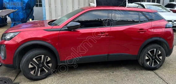 peugeot 2008 sol ön kapı bütün parçaları mevcut