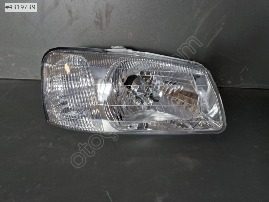 HYUNDAİ ACCENT MİLENYUM SAĞ ÖN FAR MOTORLU TİP MOTOR ÜZERİNDE DEĞ