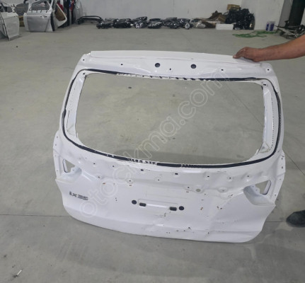 HYUNDAİ İX35 BEYAZ BAGAJ KAPAĞI ORJINAL LOKALLIK