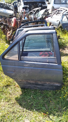 Peugeot 405 sağ arka kapı çıkma