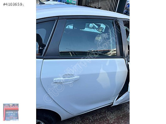 OPEL ASTRA J BEYAZ SAĞ ARKA KAPI ÇIKMA ORİJİNAL HATASIZ