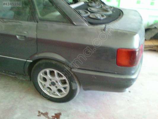 AUDI 80 ARKA ÇAMURLUK OTO FİKRETTEN