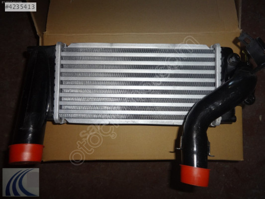 TOYOTA AURIS 2008 YENİ YAN SANAYİ İNTERKOL RADYATÖRÜ