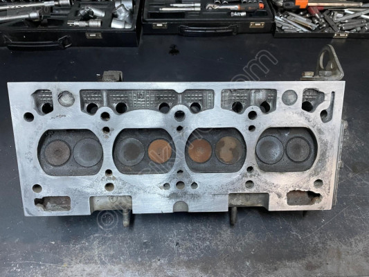 Renault 9 silindir kapağı