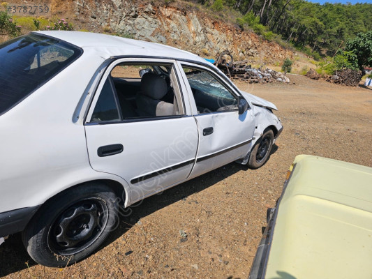 TOYOTA COROLLA TERRA SAĞ ARKA KAPI