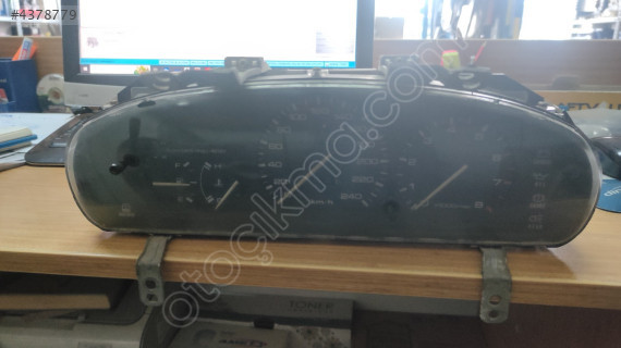 Mazda 626 / 323 km saati BS76 119-010