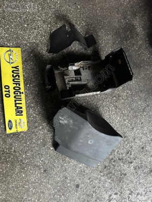 VECTRA C AKÜ KUTUSU ALT PLASTİK SİGORTA KUTUSU