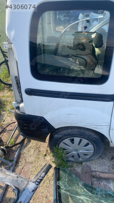 RENAULT KANGOO SAĞ ARKA ÇAMURLUK