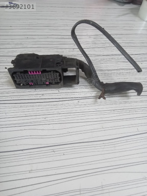 AUDI Kablo konnektörü 8E0973042B