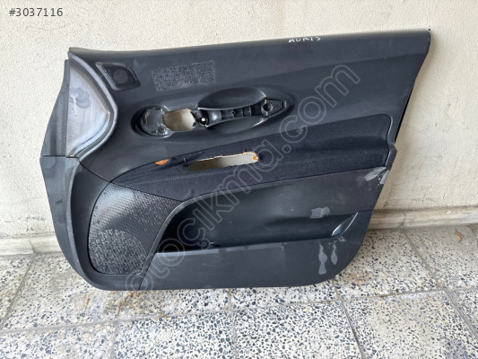 Toyota auris sag ön kapı döşemesi çıkma yedek parça