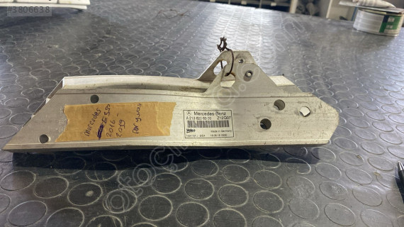 Mercedes E serisi  350 far yuvası
