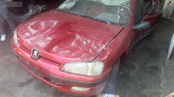 Peugeot 106 sol ön Çamurluk orijinal kırmızı