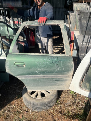 OPEL VECTRA B SAĞ ARKA KAPI