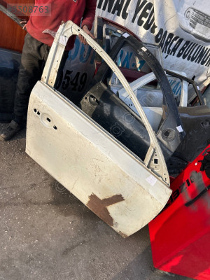 Letu de sağ ön kapı
