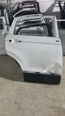VOLKSWAGEN tiguan  16 24  sağ arka kapı ufak hasarlı
