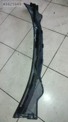 668118891R Renault Latitude Ön Cam Izgarası (Çıkma)