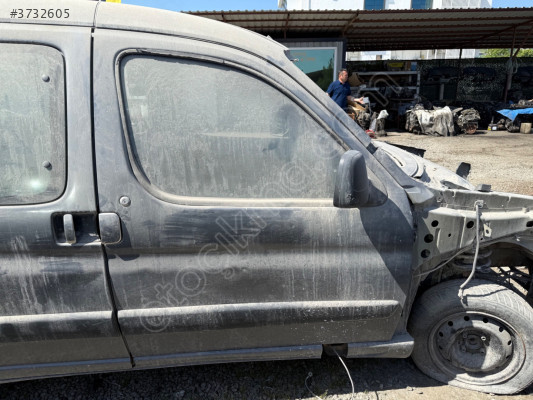 PEUGEOT PARTNER SAĞ ÖN KAPI