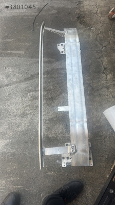 AUDI Q3 ÖN TAMPON DEMİRİ ÇIKMA