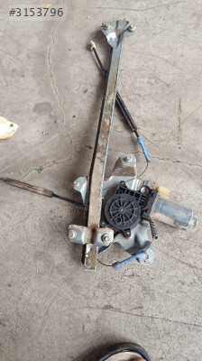 Nissan Qashqai sağ ön kapı camı motoru