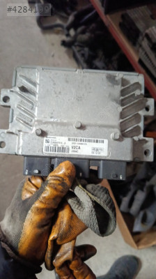 Ford fiesta 1.25 benzinli motor beyni çıkma orjinal