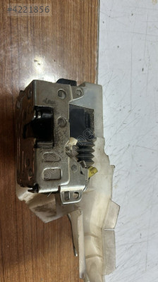 2010-2012 RENAULT CLİO SOL ÖN KAPI KİLİDİ ORJ ÇIKMA