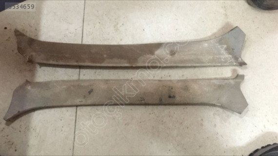 L200 90-98 SAĞ SOL DİREK BAKALİTİ MB417527