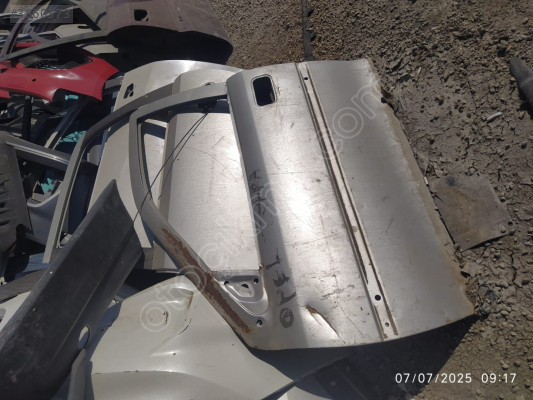 Opel vectra B sol ön kapı