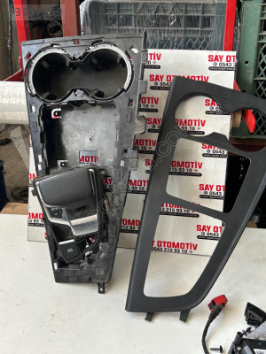 8W1874241A 8W1864261C 8W0862533D AUDİ A3 ORTA KONSOL ÇERÇEVESİ