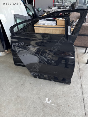 Passat b8 sağ arka kapı siyah hatasız boyasız