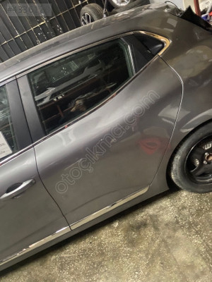 RENAULT CLIO 5 SOL ARKA KAPI